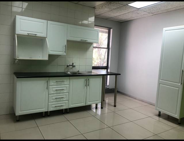 241M² OFFICE TO LET IN DUNKELD WEST